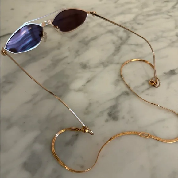 Fendi Baguette 57MM Oval Sunglasses Rose Gold display picture 3